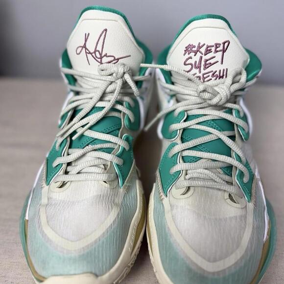 Size 9- Nike Sue Bird x Kyrie Infinity Golden Tribute - Picture 3 of 9